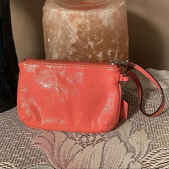 Coach Patent Leather Wristlet coral/pink - Picture 2 of 11